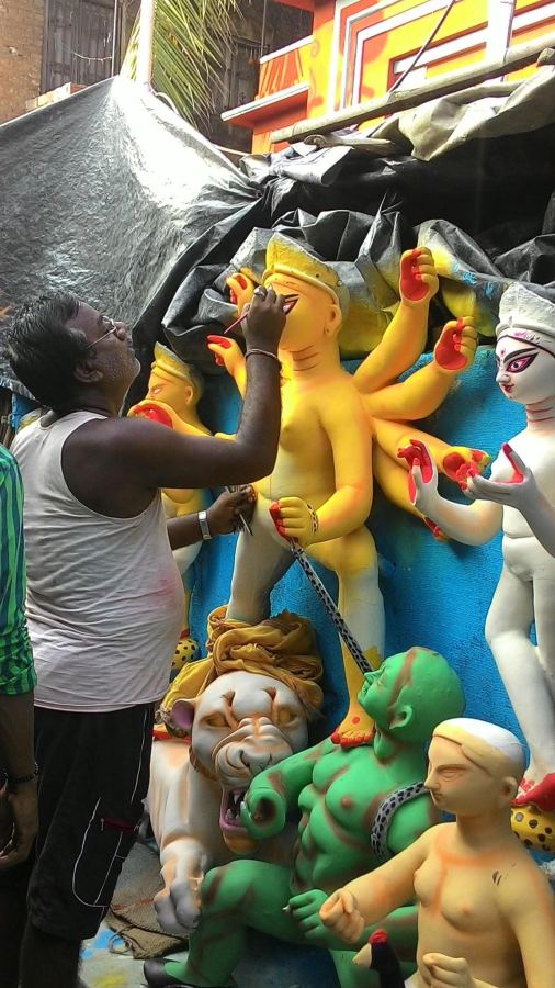 Kumartuli — Painting the Goddess