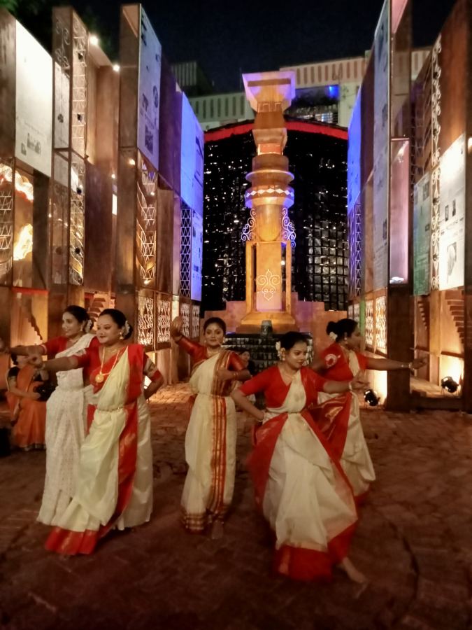 Dhunuchi Dance